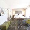 Отель Hampton Inn & Suites Dallas Market Center, фото 39
