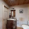 Отель Southern Comfort - 4 Br Cabin, фото 6