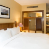 Отель Updated 2 Bedroom -Fireplace & Balcony by RedAwning - Save 20% on 7+ Nights!, фото 3