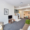 Отель Central Queen St Apartment | Aircon & WiFi, фото 4