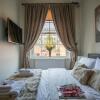 Отель Most central luxury apartment - sleeps 4 & FREE parking!, фото 17