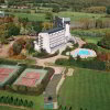 Отель Hôtel Les Dryades Golf & Spa в Пулиньи-Нотр-Даме