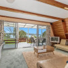 Отель The Tree House Wairoro Park - Russell Holiday Home, фото 1