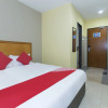 Отель Oyo 338 Hotel Raja Bot, фото 6