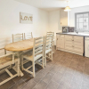 Отель Host Stay Apartment 5 Skinningrove, фото 12