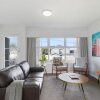 Отель Renovated Takapuna 2BR Apt - Parking, фото 1