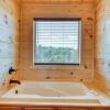 Отель Brand-new Luxury W/ Hot Tub & Firepit 3 Bedroom Cabin, фото 9