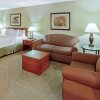 Отель La Quinta Inn & Suites Appleton College Avenue, фото 1