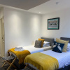 Отель Duplex Barge Cinema Room 6 Ensuite Double-triple Bedrooms Great Social Spaces, фото 21