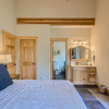 Отель Twin Creek Lodge 7 Bedroom Home by RedAwning, фото 11