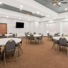 Отель La Quinta Inn & Suites by Wyndham Guthrie, фото 12
