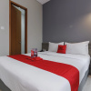 Отель RedDoorz Plus near Tebet, фото 29