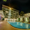 Отель Fabhotel King S Court, фото 1