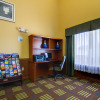 Отель Holiday Inn Express Hotel & Stes Kansas City Sports Complex, an IHG Hotel, фото 14