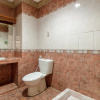 Отель RedDoorz Plus near Taman Siring, фото 8