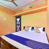 Отель SPOT ON 61254 Lucky Guest House, фото 9