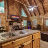 Отель Er96 - Squirrel's Leap - Great Location! Close To Town! 2 Bedroom Cabin by RedAwning, фото 8