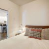 Отель Spacious Industrial Loft in Le Plateau, фото 6