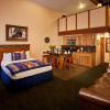 Отель Cottam's Lodge by Alpine Village Suites, фото 2