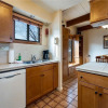 Отель Artist Road #31, 2 Bedrooms, Sleeps 4, Wood Fireplace, WiFi, Pool Access, фото 12