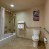 Отель Comfort Suites Lake Norman - Huntersville, фото 9