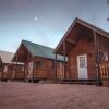 Отель Katie's Cozy Cabins, фото 34