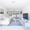 Отель Brand New Designer Living + Parking, фото 14