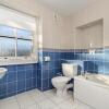 Отель Top Sail - Beautiful Apartment Minutes Walk to Beach and Town Centre, фото 7