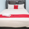 Отель RedDoorz Syariah near Suncity Mall Madiun, фото 1