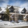 Отель Stoney Creek Lagoon - Whistler Premier в Уистлере