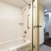 Отель Comfort Inn & Suites Crabtree Valley, фото 11