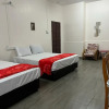 Отель OYO 90786 Motel Merak, фото 6