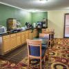 Отель Rodeway Inn & Suites, фото 20