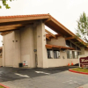 Отель Regency Inn And Suites, фото 1
