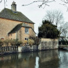 Отель Bluebirds Cottage Light Airy 2BD Bourton, фото 13