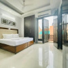 Отель Bluo 3Bhk - Dlf Galleria - Bathtub, Balcony, фото 3