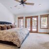 Отель Pine Needle Lodge 5 Bedroom Home by RedAwning, фото 5