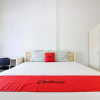 Отель RedDoorz Syariah @ Griya Izzara Guest House, фото 9