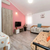 Отель Pleasant Oriana Apartment near Sea, фото 14