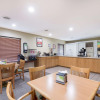 Отель Econo Lodge Inn & Suites East, фото 18