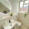 Отель Luxury Scandi Inspired 1 Bed Apartment, фото 6