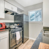 Отель Pearl Location ✔Fast Wifi + Free Parking  ✔Modern Living, фото 6