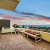 Отель Glenelg Skyline Beachfront Penthouse, Adelaide, фото 4