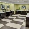 Отель Hampton Inn by Hilton Winnipeg Airport/Polo Park, фото 26