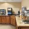 Отель Country Inn & Suites by Radisson, West Bend, WI, фото 16