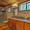 Отель Black Bear by Avantstay Spacious Viking Lodge in Tahoe Donner w/ Game Room & Hot Tub!, фото 21