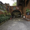 Отель Capital O 729 Oak And Stone Bed And Breakfast, фото 1