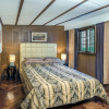 Отель Cedarwood Lodge, фото 2
