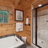 Отель Wolf Den 4 Bedroom Cabin by Redawning, фото 6