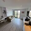 Отель Top Floor Studio-The Hub-Self Catering, фото 8